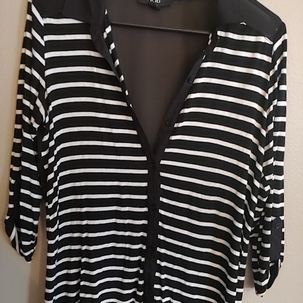 Agb black and white 3/4 shirt.